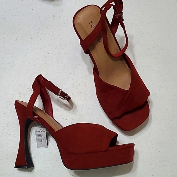 NWT Torrid burgandy suede platform heels size 9W - Picture 2 of 13